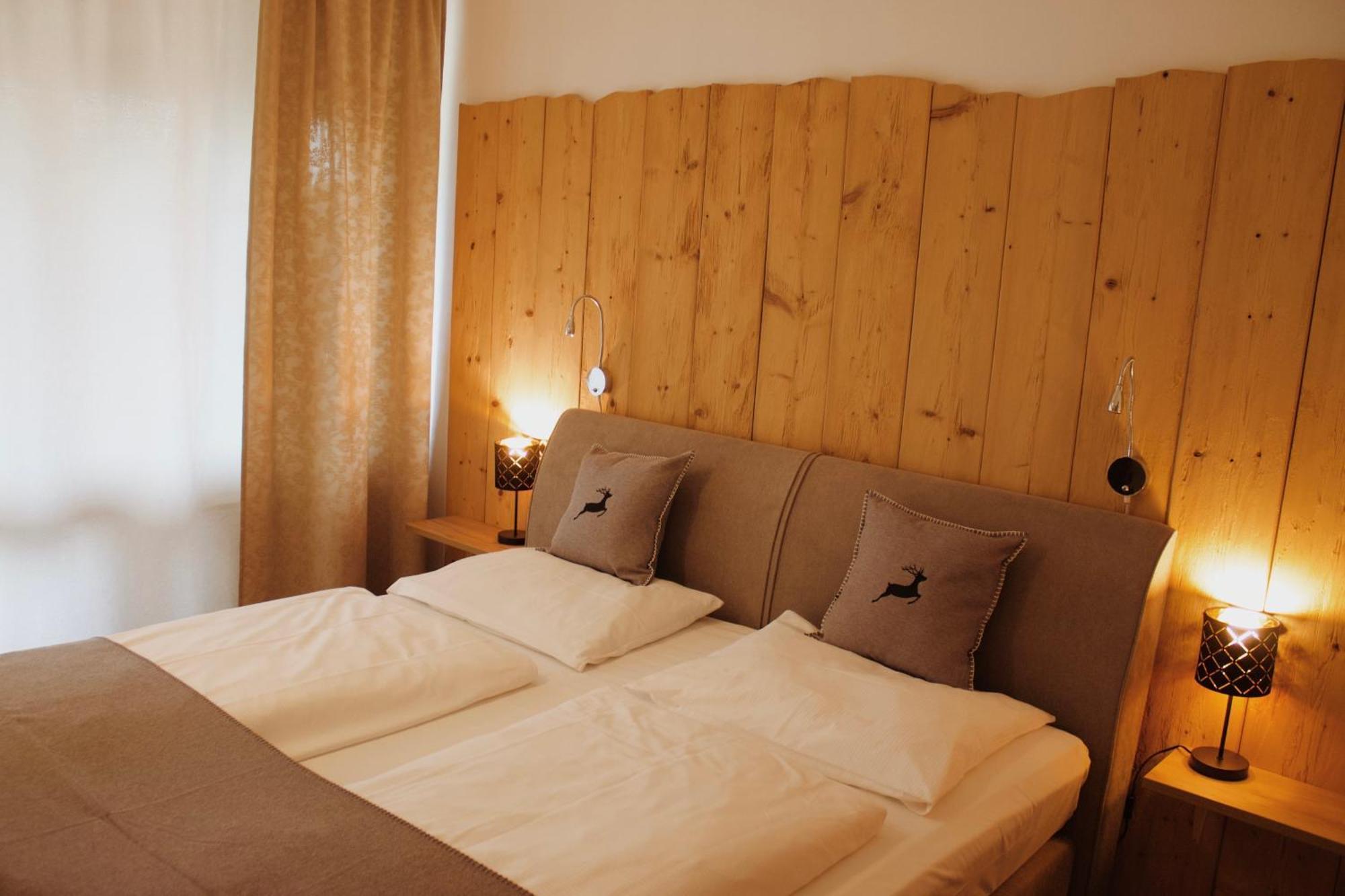 Hotel Garni - Chiemsee-Pension-Seebruck ซีออน-ซีบรูค ภายนอก รูปภาพ