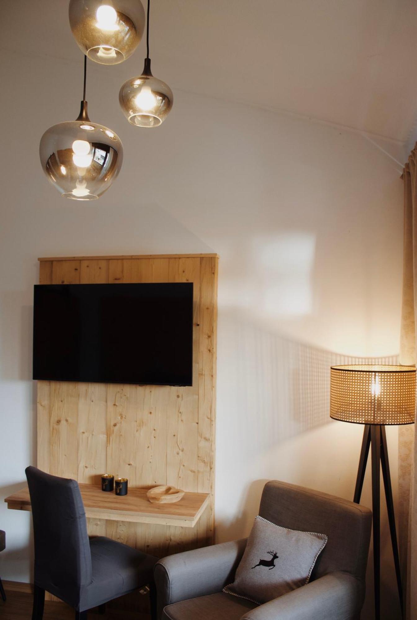 Hotel Garni - Chiemsee-Pension-Seebruck ซีออน-ซีบรูค ภายนอก รูปภาพ