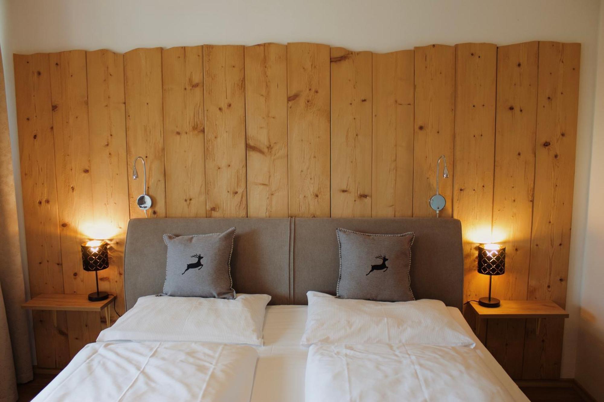 Hotel Garni - Chiemsee-Pension-Seebruck ซีออน-ซีบรูค ภายนอก รูปภาพ