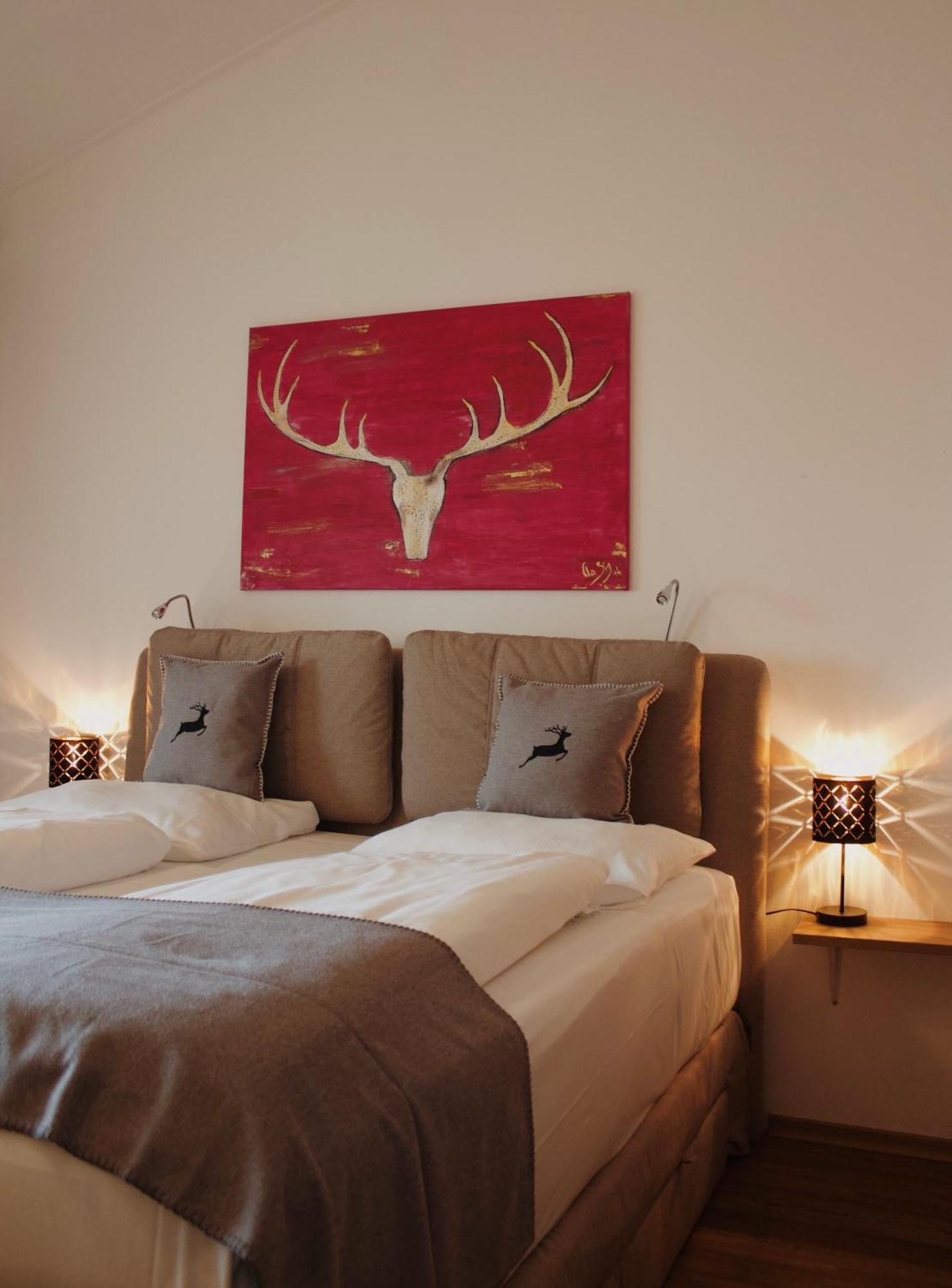 Hotel Garni - Chiemsee-Pension-Seebruck ซีออน-ซีบรูค ภายนอก รูปภาพ